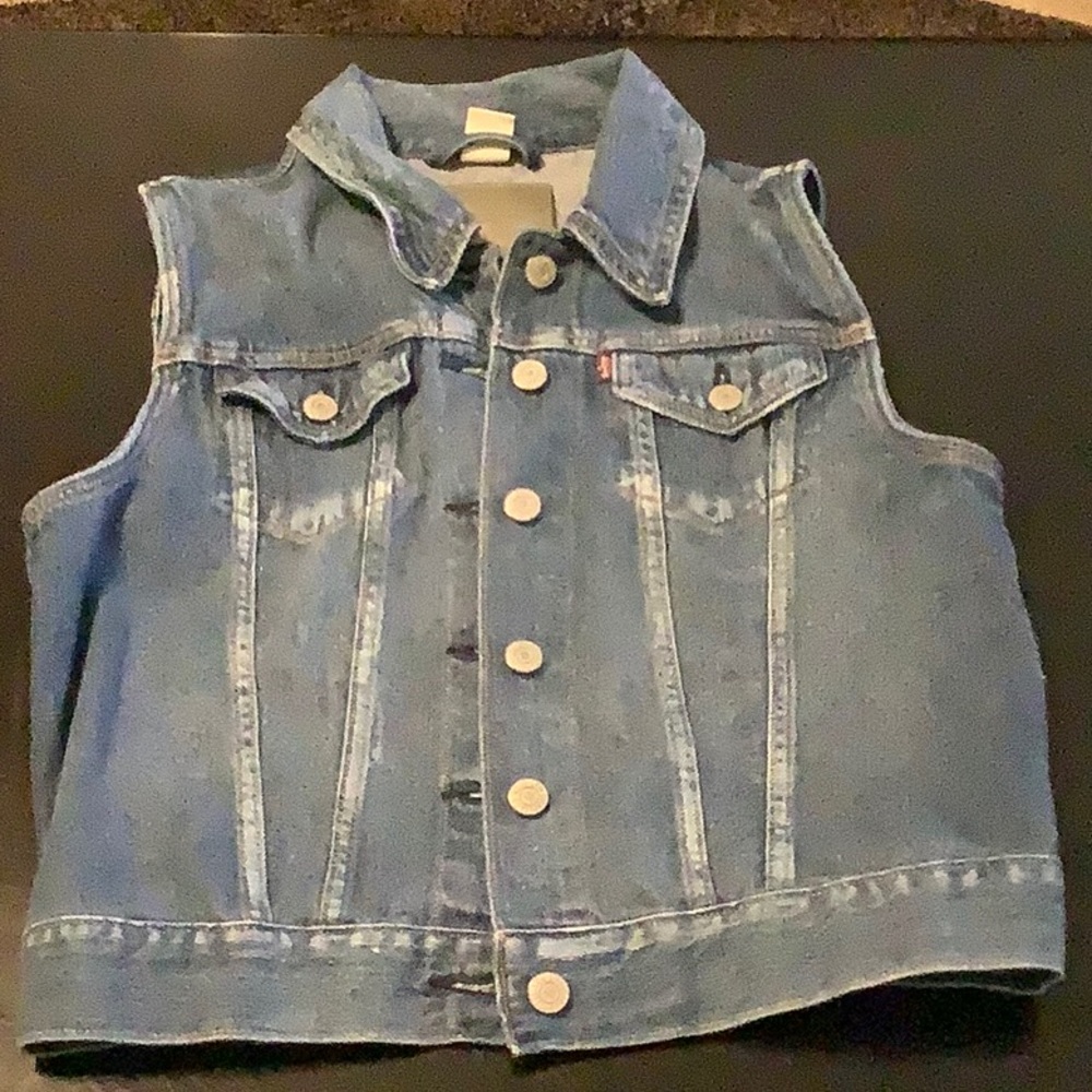 Women’s Levi Vest